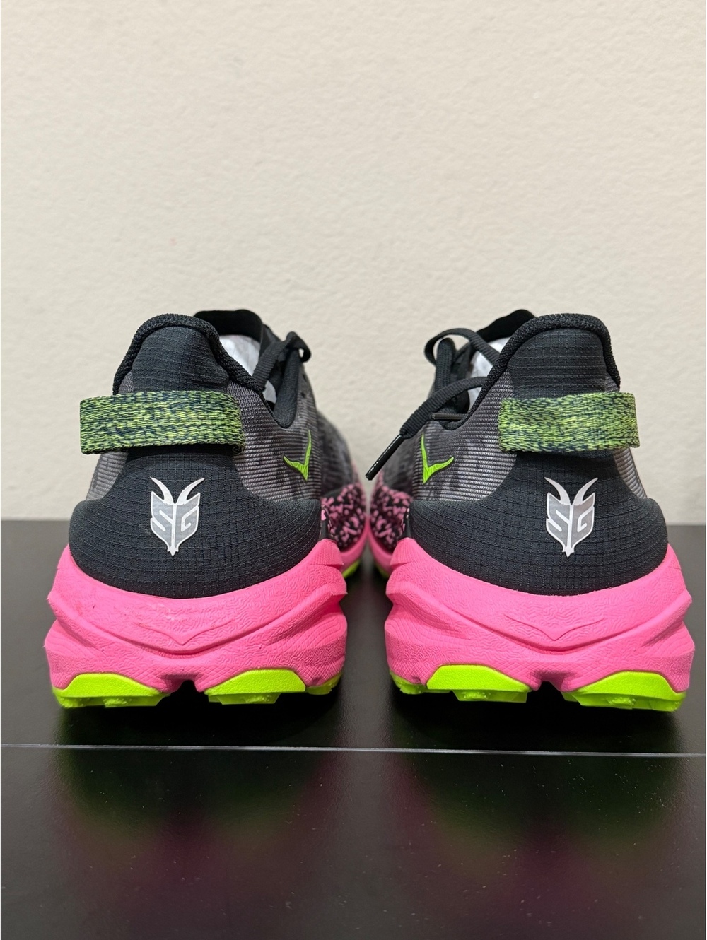 Size 12.5 - Hoka Speedgoat 6 “Black Neon Rose” - Picture 5 of 6